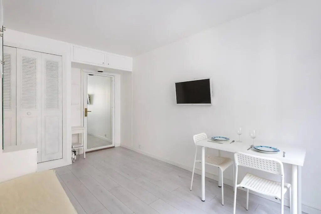 Le Longchamp 16 Eme, New And Perfectly Located *